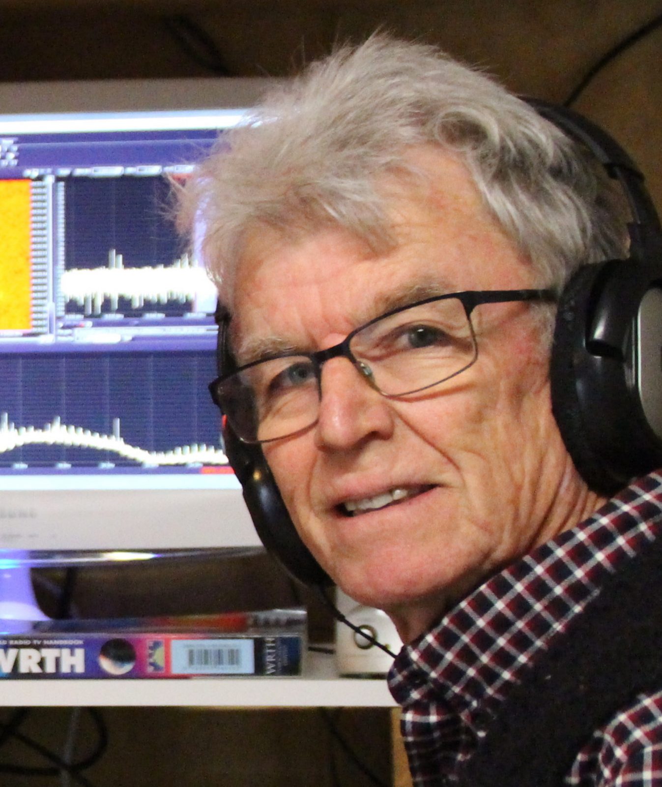Bryan Clark in Mangawhai, New Zealand, monitoring Radio Delta AM with SDR equipment